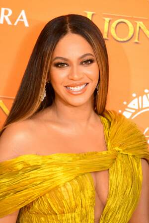Beyonce affiche des maxi longueurs grâce aux extensions de cheveux. 