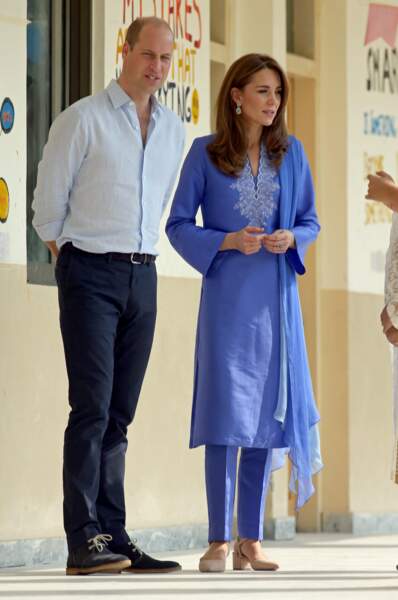 Kate Middleton s'est habillée de la même couleur que les petites écolières pakistanaises