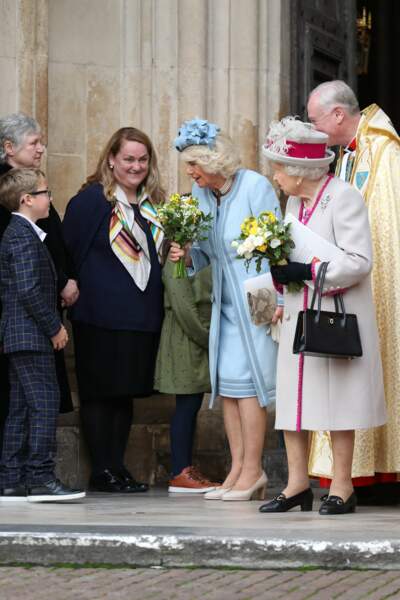 Un large sourire aux lèvres et accessoirisées de bijoux, les deux membres de la famille royale semblaient très heureuses de partager ce moment ensemble.