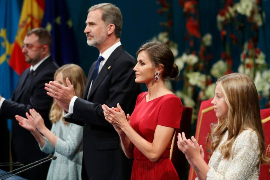 Un moment de bonheur familial entre Letizia d'Espagne, son époux Felipe VI et leurs deux filles