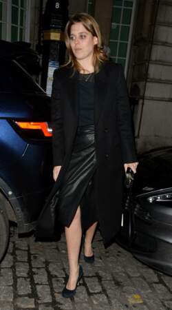 La princesse Beatrice d’York en jupe en cuir noire portefeuille lors d'une soirée au club Lou Lou à Londres, le 1er février 2018