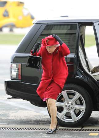 La reine Elizabeth II visite la RAF Valley, le 27 mars 2013