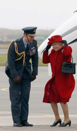 La reine Elizabeth II visite la RAF Valley, le 27 mars 2013