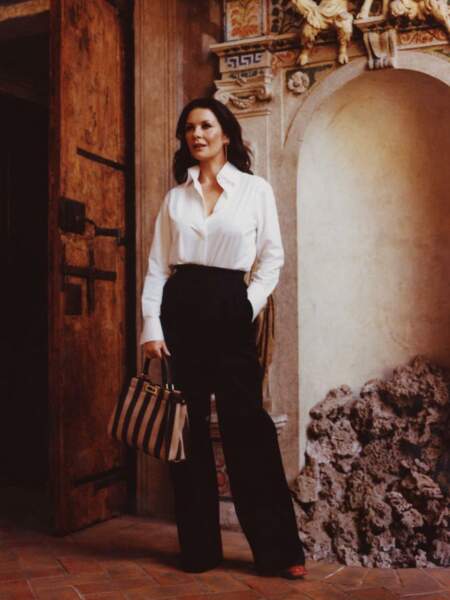 Iconique Catherine Zeta-Jones, parfaite italienne pour Fendi à Rome.