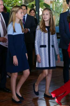 Leonor et Sofia d'Espagne ont deux ans d'écart mais sont toujours habillées dans les mêmes tonalités de vêtement