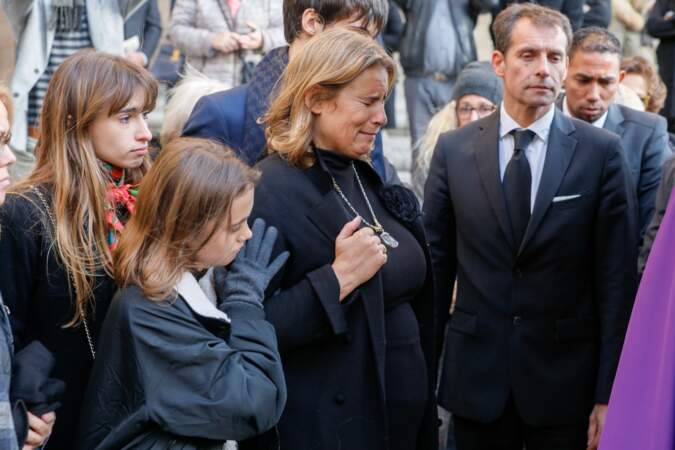 Le chagrin de Lisa Azuelos aux obsèques de sa mère, Marie Laforêt 