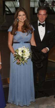 Madeleine de Suède en octobre 2013 craque sur la même robe Jenny Packham que Kate mais en version bleue.
