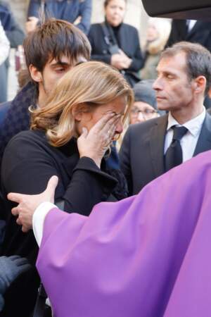 Lisa Azuelos, en larmes aux obsèques de Marie Laforêt