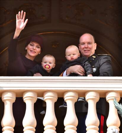 La princesse Charlene, sa fille Gabriella, le prince Albert II et son fils le prince Jacques au balcon du palais lors de la Fête Nationale monégasque le 19 novembre 2015.