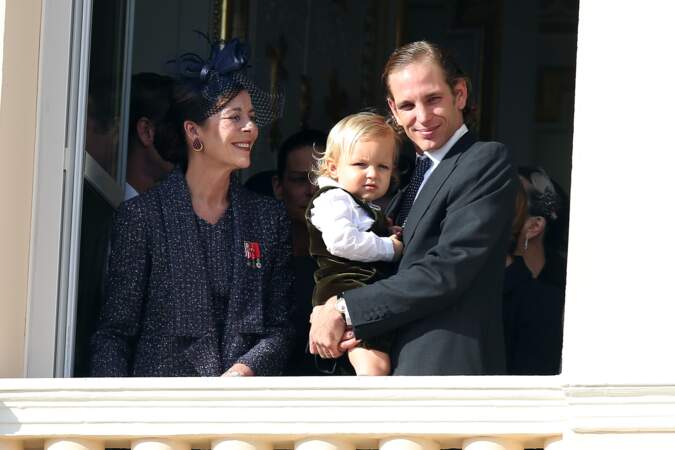 La princesse Caroline de Hanovre, Andrea Casiraghi et son fils Sacha au balcon du palais princier lors de la fête nationale monégasque, le 19 novembre 2014.