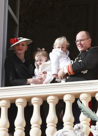 Le prince Albert II de Monaco et sa femme la princesse Charlene avec leurs enfants Jacques et Gabriella, lors de la fête nationale, le 19 novembre 2016.