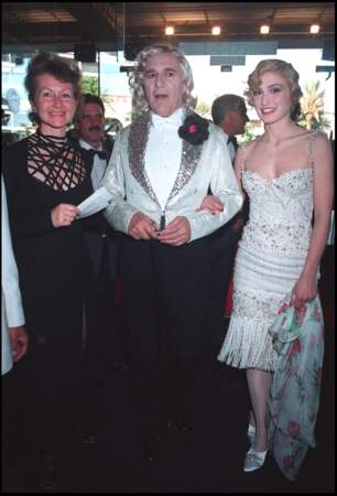 1994: Julie Gayet adopte le style Charleston des 20's pour la 47 ème édition du Festival de Cannes.