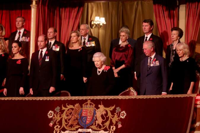 Si on espérait voir la duchesse de Cambridge et Meghan Markle côte à côte, elles étaient toutefois assises de deux côtés opposés.