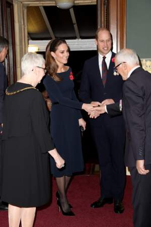 Pourtant, Kate Middleton le sait : les collants chairs sont préférés par Elizabeth II