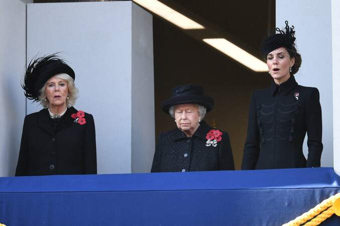 Aux côtés de la reine, Kate et Camilla n'hésitent pas à donner de la voix