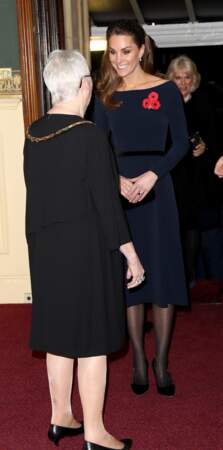 Contrairement à ses habitudes, Kate Middleton porte des collants noirs