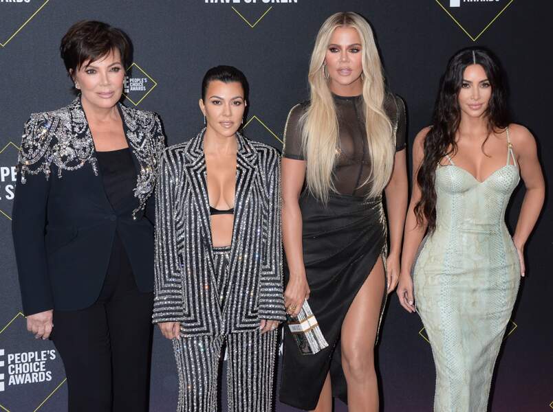 Les soeurs Kardashian et leur mère Kris Jenner ont attiré tous les regards lors des People's Choice Awards
