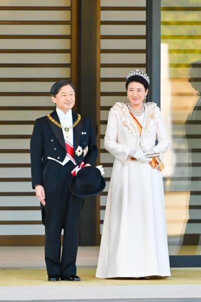 L'impératrice Masako élégante et digne au côté de l'empereur Naruhito
