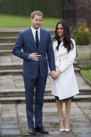 Meghan Markle annonçait ses fiançailles avec le Prince Harry dans cette même robe Parosh, en octobre 2017. 