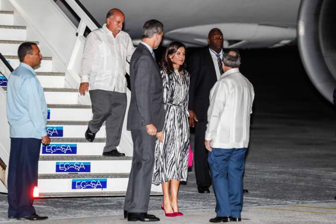 Les époux ont été accueillis par le ministre des Affaires étrangères cubain et les ambassadeurs d'Espagne à Cuba et de Cuba en Espagne