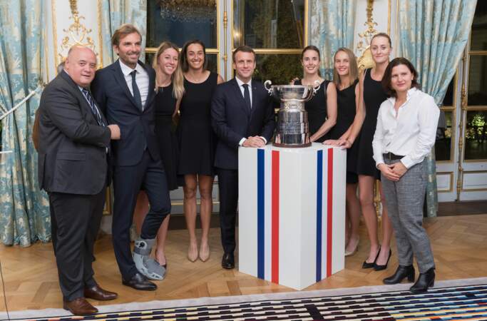 Emmanuel Macron et la ministre des sports Roxana Maracineanu ont reçu les championnes de la Fed Cup