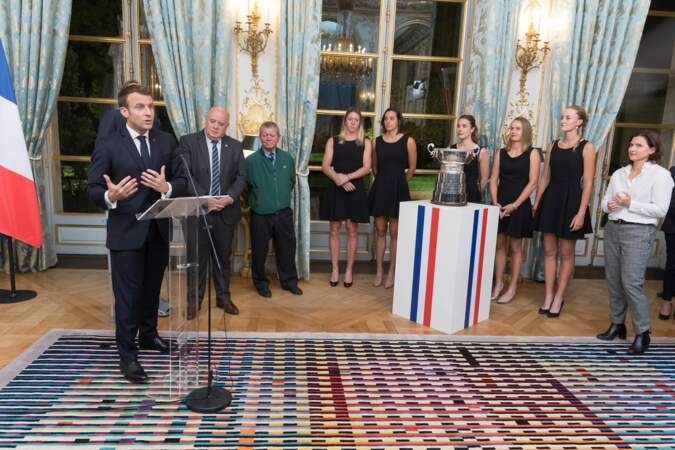 Emmanuel Macron a félicité les Bleues à l'Elysée après leur victoire en Fed Cup