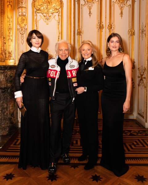 Ricky et Ralph Lauren entourés de Monica Bellucci et Laetitia Casta avant le diner célébrant le documentaire VERY RALPH réalisé par Susan Lacy.