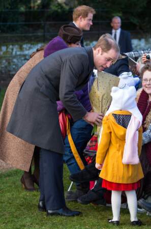 25 décembre 2014 : Le prince William, Kate Middleton enceinte, et le prince Harry en sortant de la messe de Noël à Sandringham. 