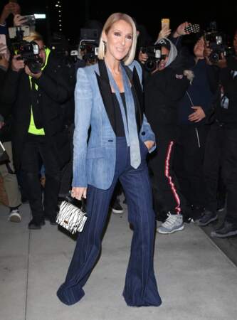 Céline Dion  très chic dans une harmonie de bleue, porte un total look Ronald Van Der Kemp.