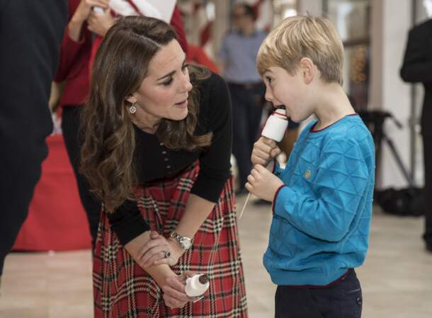4 décembre 2018 : Kate Middleton lors de la fête de Noël pour les enfants et les employés de la RAF Coningsby et la RAF Marham à Londres. 