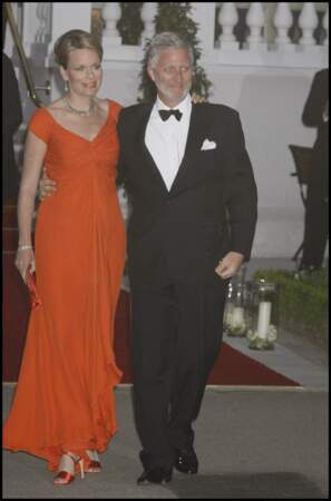 Le Roi et la Reine de Belgique pendant les festivités en l'honneur du mariage de William et Kate, en avril 2011. Depuis qu'il est au pouvoir, le Roi ne sort plus sans être rasé.