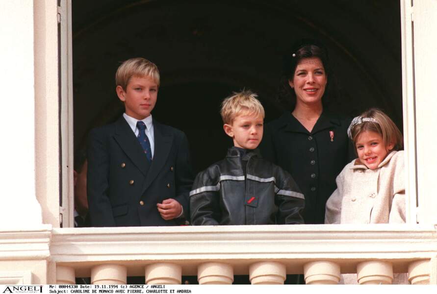 1994 : Pierre, Andrea et charlotte Casiraghi sont au balcon du Palais à l'occasion de la fête Nationale. 