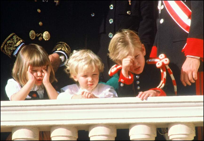 1989 : Charlotte, Pierre et Andrea, les enfants boudeurs au balcon. 