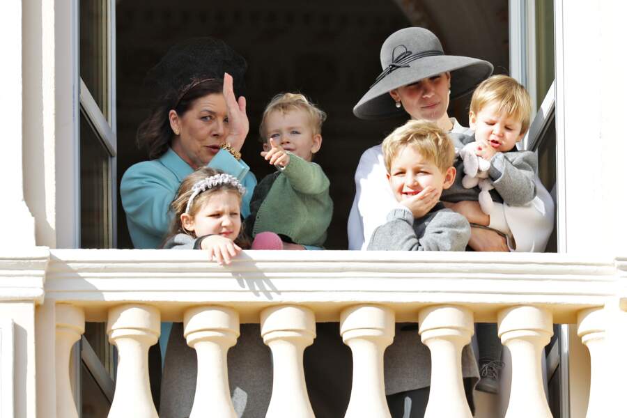 Francesco est dans les bras de Caroline de Monaco, tandis que son cousin Maximilian dans ceux de sa maman, Tatiana Santo Domingo