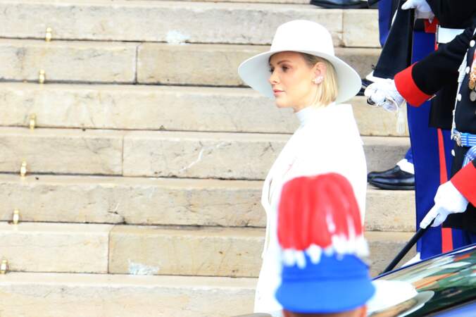 Charlene de Monaco, tout de blanc vêtue, lors de la Fête nationale de Monaco ce 19 novembre 2019