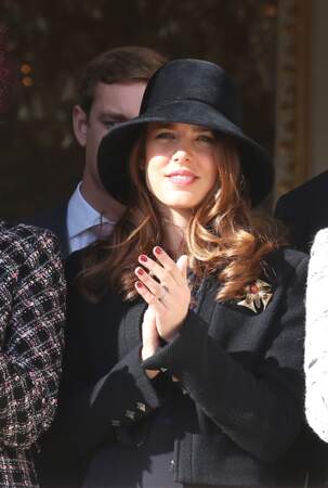 19 Novembre 2012 : La famille princière au balcon du palais lors de la cérémonie militaire à Monaco. Charlotte Casiraghi est rayonnante.