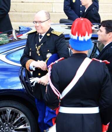 Le prince Albert II de Monaco en habit d'apparat à son arrivée à la cathédrale de Monaco ce 19 novembre