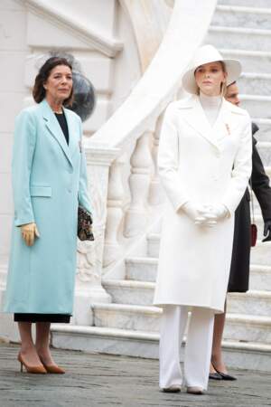 Charlene de Monaco impériale en blanc avec Caroline de Monaco