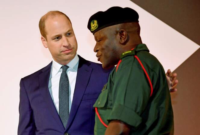 Le prince William avec le Zambien Benson Kanyembo, aux Tusk Conservation Awards ce jeudi 21 novembre 2019