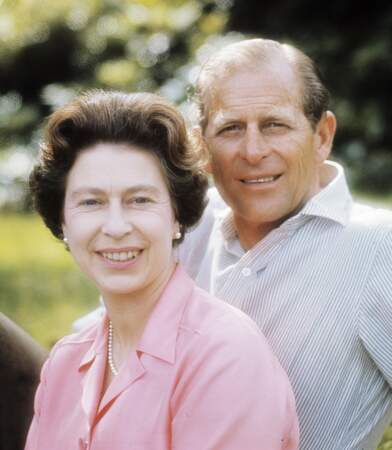 1972 : Rayonnant, le couple Royal prend la pause lors d'un été en écosse.