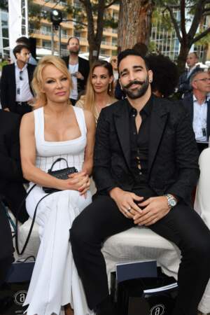 Adil Rami et Pamela Anderson : 
Pamela Anderson a accusé récemment le footballeur de l'avoir trompée avec son ex-compagne et mère de ses enfants, Sidonie Biémont. L'actrice a affirmé qu'ils ne s'étaient pas "vraiment séparés". 