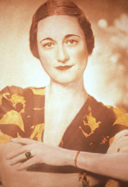 Wallis Simpson était l'épouse d'Edward VIII, roi du Royaume-Uni du 20 janvier au 11 décembre 1936. Mais abdique quelques mois après sa prise de fonction à cause même du scandale portant sur son mariage. Edward VIII a acheté une bague Cartier en or jaune montée d’une émeraude de 19 carats entourée de diamants. 