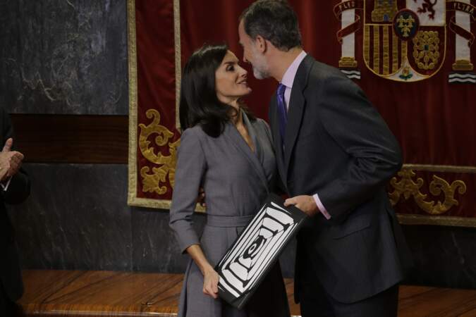 Letizia et Felipe d'Espagne partagent un rare moment d'affection public ce mardi 26 novembre