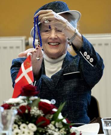 La Reine Margrethe porte toujours la même bague en 2019, sa bague de fiançailles ne quitte jamais son doigt. 