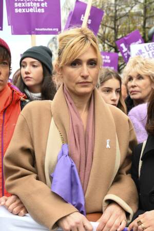 Julie Gayet a participé à la marche organisée place de l'Opéra 23 Novembre par le collectif Nous Toutes.