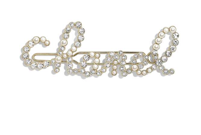 Barrette en or, perles de verre et strass, 690€, Chanel