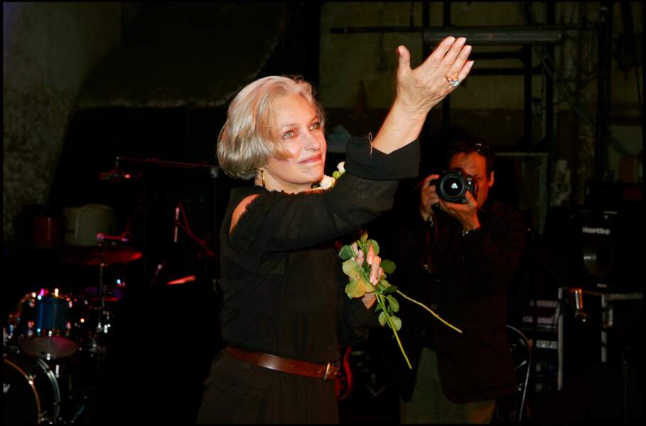 La chanteuse et actrice Marie Laforet  est décédée à l’âge de 80 ans, le 2 novembre en Suisse où elle était installée. Elle était surnommée “la fille aux yeux d’or”, d’après le film de Jean-Gabriel Albicocco.