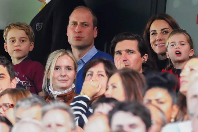 Le prince William et Kate Middleton, avec leurs aînés George et Charlotte, lors du match de foot opposant les équipes de Norwich City et Aston Villa, à Norwich, le 5 octobre 2019.