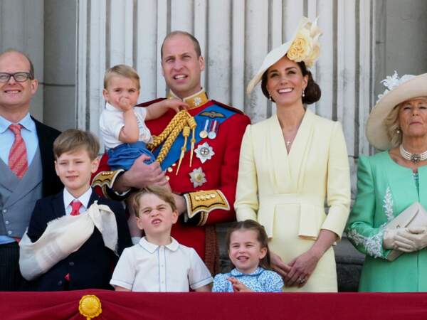 Le prince William, Kate Middleton et leurs trois enfants George, Charlotte et Louis, réunis au balcon de Buckingham, pour la traditionnelle parade Trooping The Colour, le 8 juin 2019.