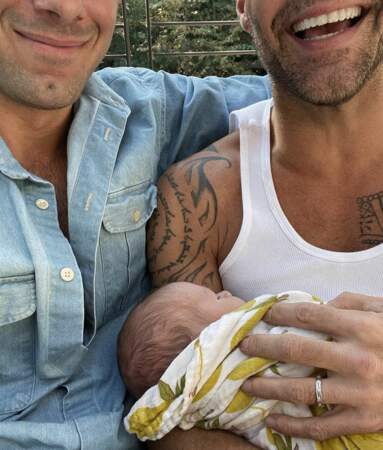 Ricky Martin et son mari Jwan Yosef ont annoncé le 29 octobre 2019 la naissance de leur fils Renn. Il s'agit du deuxième enfant du couple, déjà parent d'une petite Lucía, née en décembre 2018. 